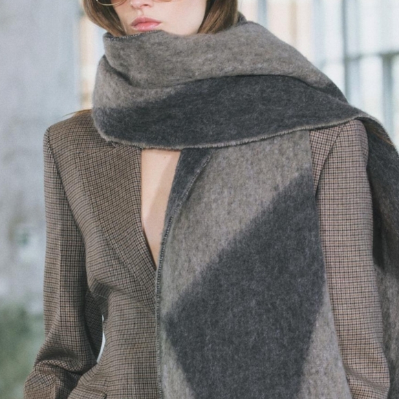 ZARA Women's Jacquard Wool Scarf(Gray, Size:M) - Picture 2 of 9